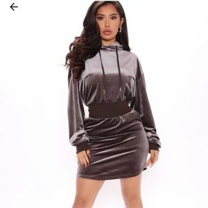 Women’s velvet sweatshirt dress w/hood, charcoal color, new extra small